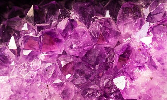 Jak sprawdzić czy to kryształ czy szkło? Jak sprawdzić czy to kryształ czy szkło?