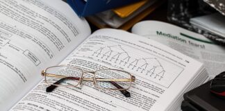 Jak ładować latarkę akumulatorowa? Jak ładować latarkę akumulatorowa?
