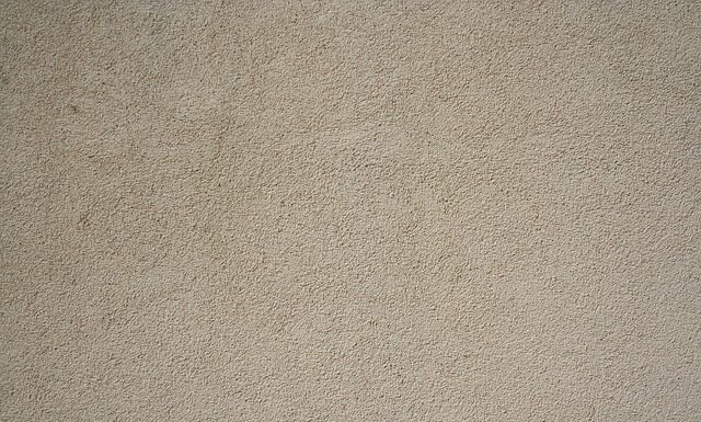 Czy sztukaterię się gruntuje?