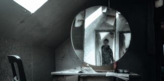 Jak uzyskać efekt lustra na ścianie?