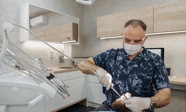 Szeroka gama wierteł dentystycznych – co musisz wiedzieć przed zakupem